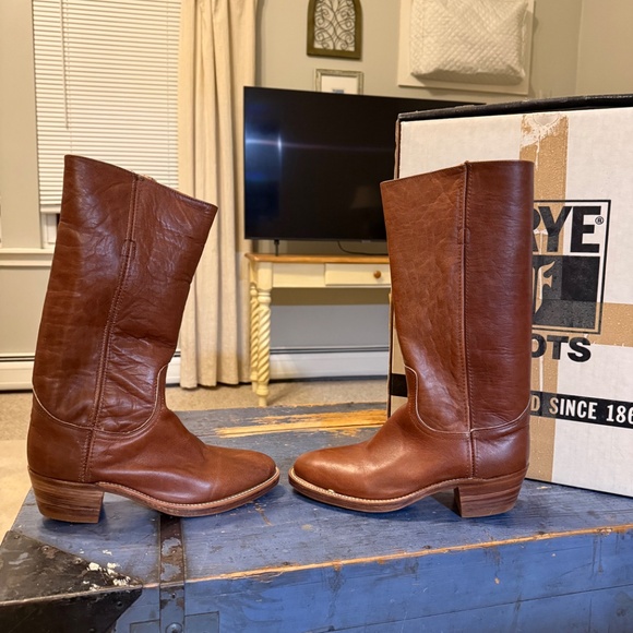 Frye Boots NWT, Sz 7.5D - Picture 2 of 6